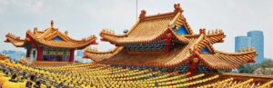 En bild på taket på ett kinesiskt tempel
